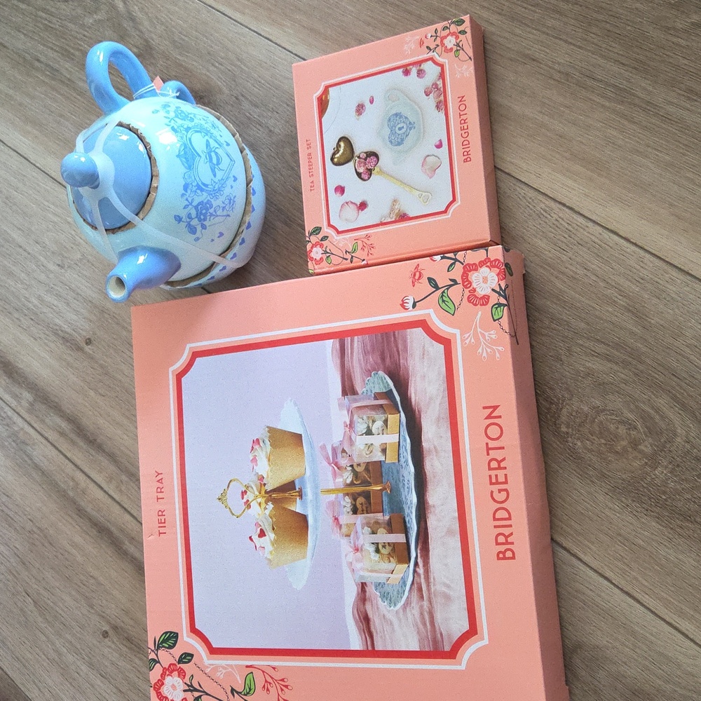 NIB Bridgerton Blue and White Teapot & Tier Tray Set